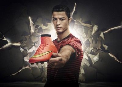 Cristiano_Ronaldo_with_Mercurial_Superfly_detail-960x623